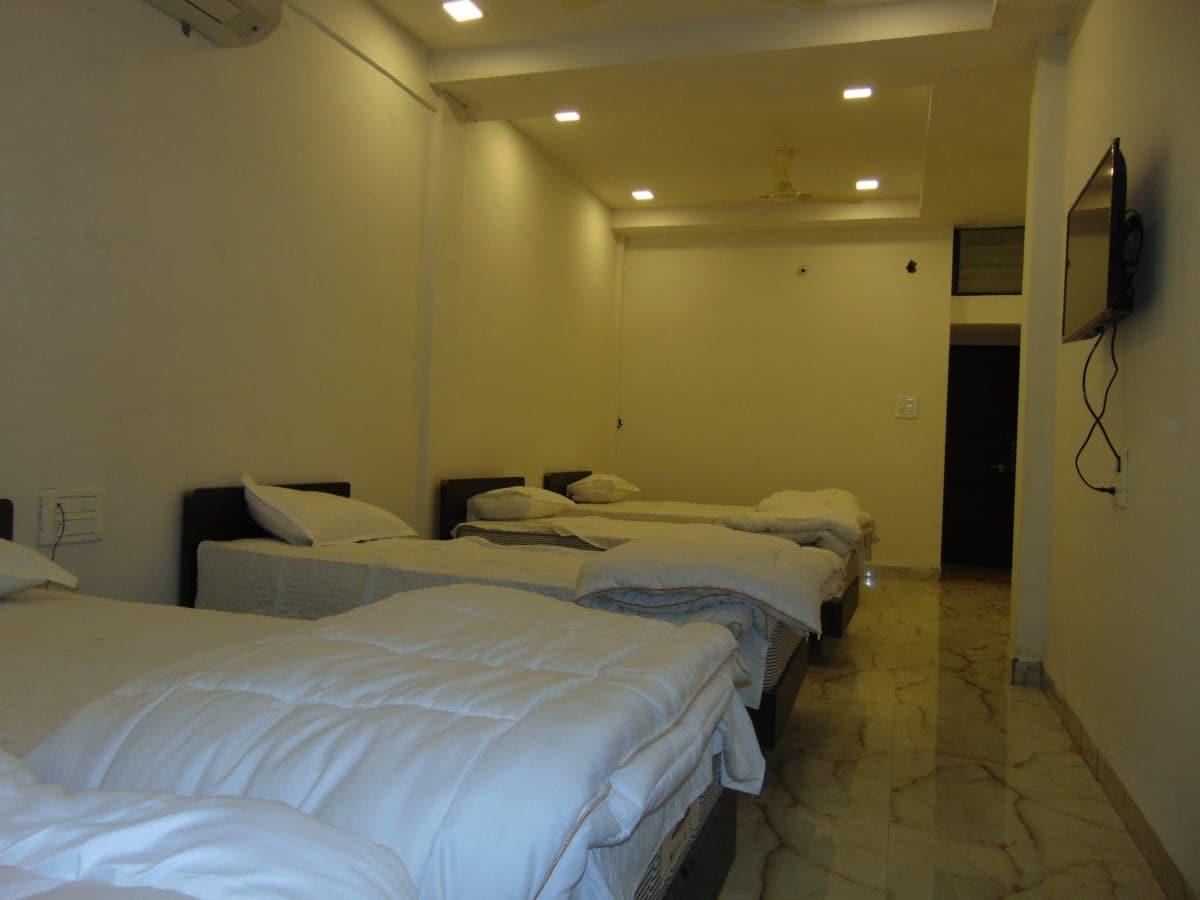 Hotel Kalajanki Удджайн Экстерьер фото