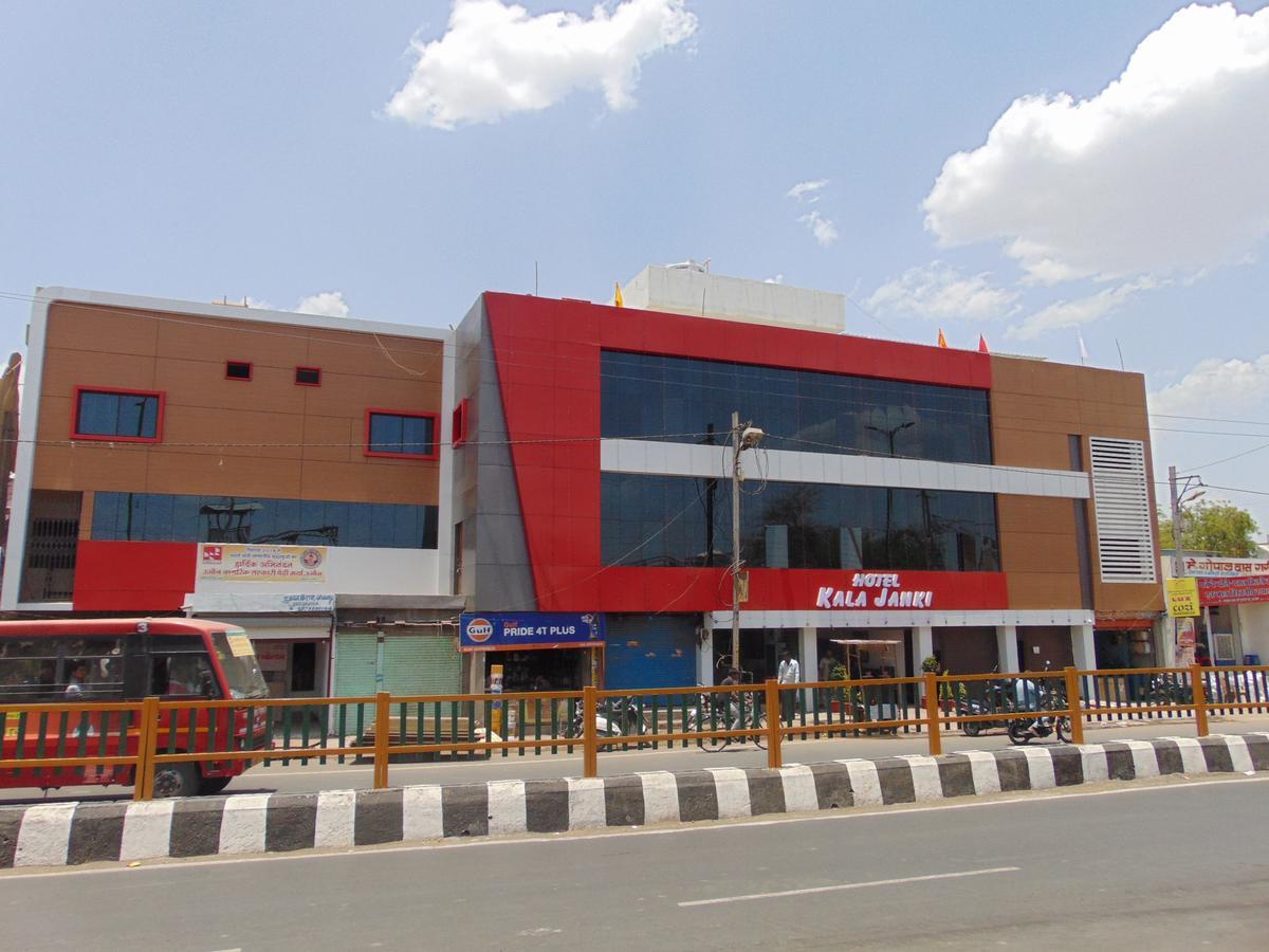 Hotel Kalajanki Удджайн Экстерьер фото